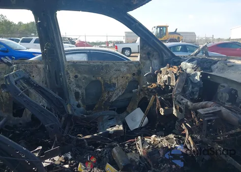 2014 Chevrolet Silverado 1500 High Country из США, поврежденный, VIN 3GCUKTEJ9EG498975